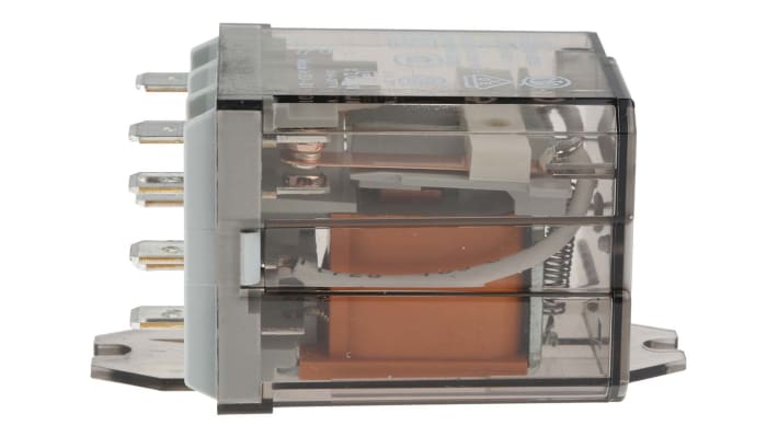 Finder 62.82.8.230.0000, relè di potenza DPDT, bobina 230V, montaggio a flangia, dimensioni 68mm x 38,2mm x 35,8mm.