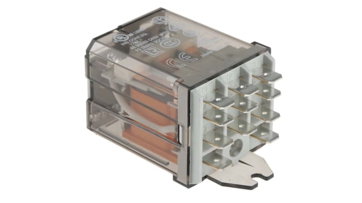 Finder 62.83.8.230.0000, relè di potenza 3PDT, bobina 230V, corrente 16A, dimensioni 68mm x 38.2mm x 35.8mm.