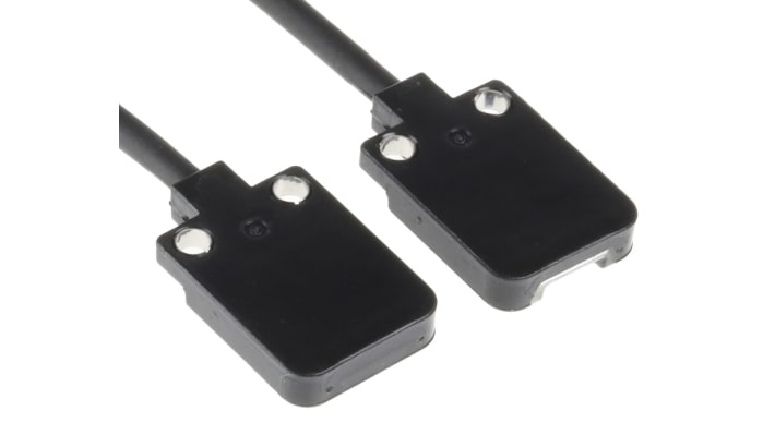 Omron E3T-FT13, sensore fotoelettrico rettangolare a fascio diretto, rilevamento 500 mm, uscita PNP, grado di protezione IP67.