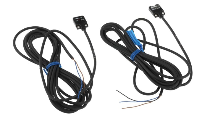 Omron E3T-FT14 2M, sensore fotoelettrico rettangolare con rilevamento a 500 mm, uscita PNP, grado di protezione IP67.