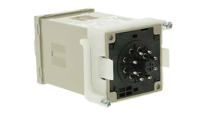 Regolatore di temperatura On/Off Omron E5C2-R20P-D, alimentazione 100-240 V, montaggio a pannello, dimensioni 48 x 48 mm.