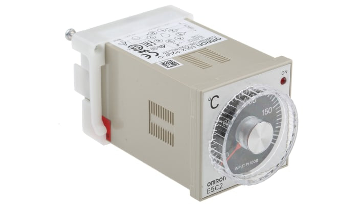Regolatore di temperatura On/Off Omron E5C2-R20P-D, alimentazione 100-240 V, montaggio a pannello, range 0-200 °C.