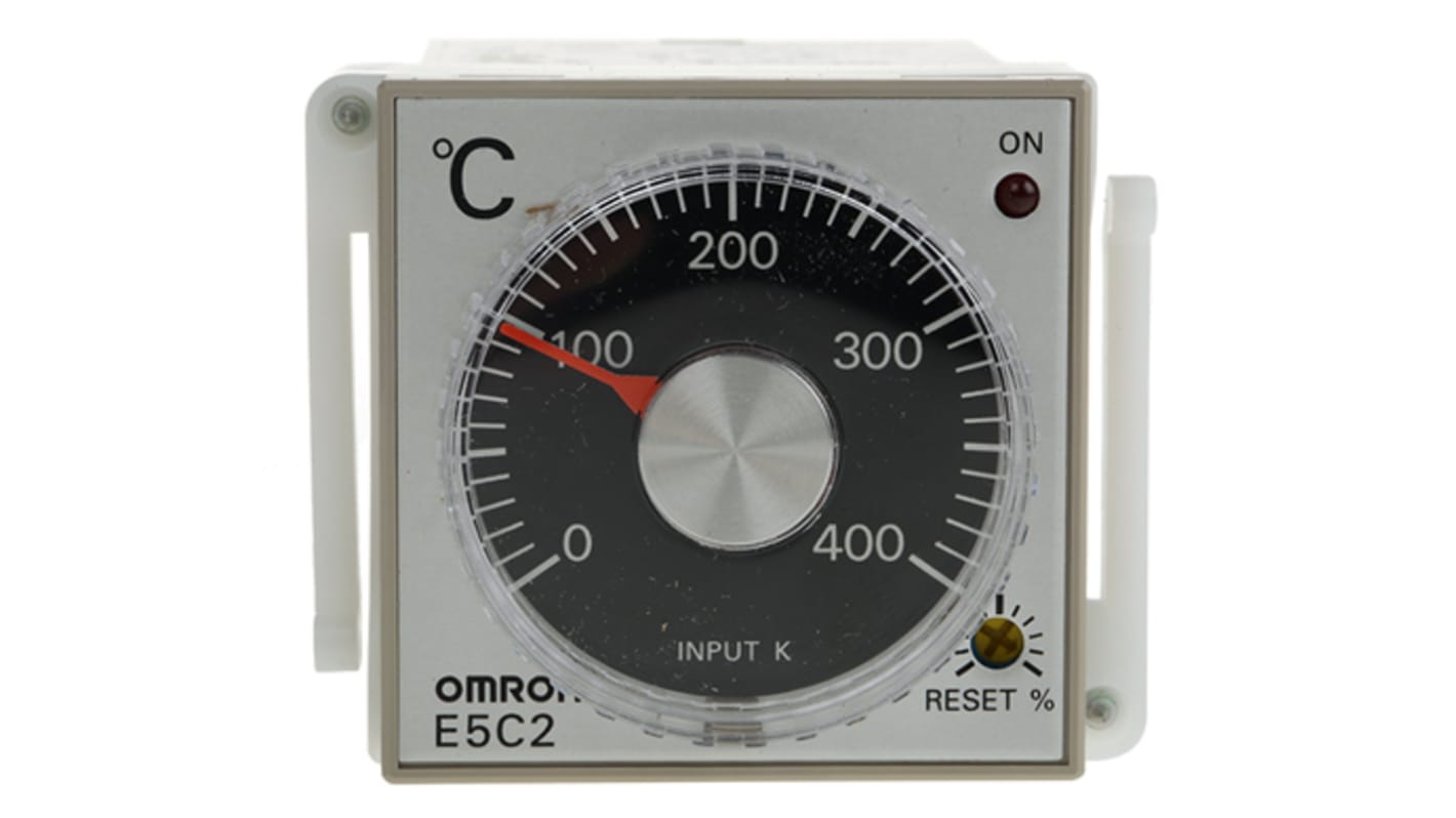 Regolatore di temperatura On/Off Omron E5C2-R40K, 48x48 mm, alimentazione 100-240 V, montaggio a pannello, grado di protezione IP66.
