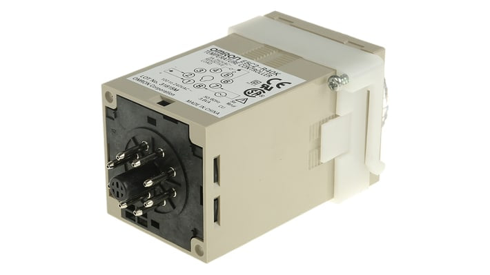 Regolatore di temperatura On/Off Omron E5C2-R40K, 48x48 mm, alimentazione 100-240 V, montaggio a pannello, grado di protezione IP66.