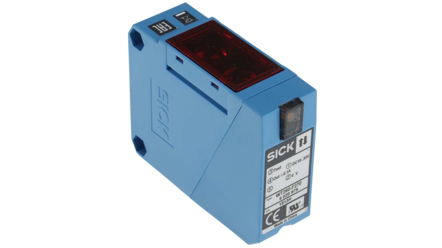 Sensore fotoelettrico rettangolare Sick WT260-F270, rilevamento da 5 mm a 1,5 m, montaggio a pannello, grado di protezione IP67.