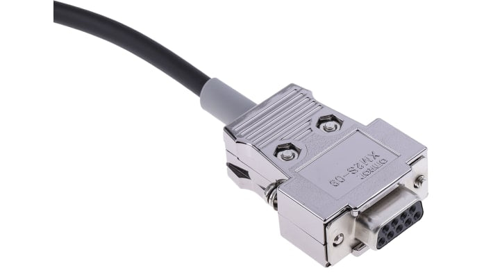 Cavo di comunicazione Omron CS1W-CN226, 2m, per PLC serie CS1W, progettato per ambienti industriali.
