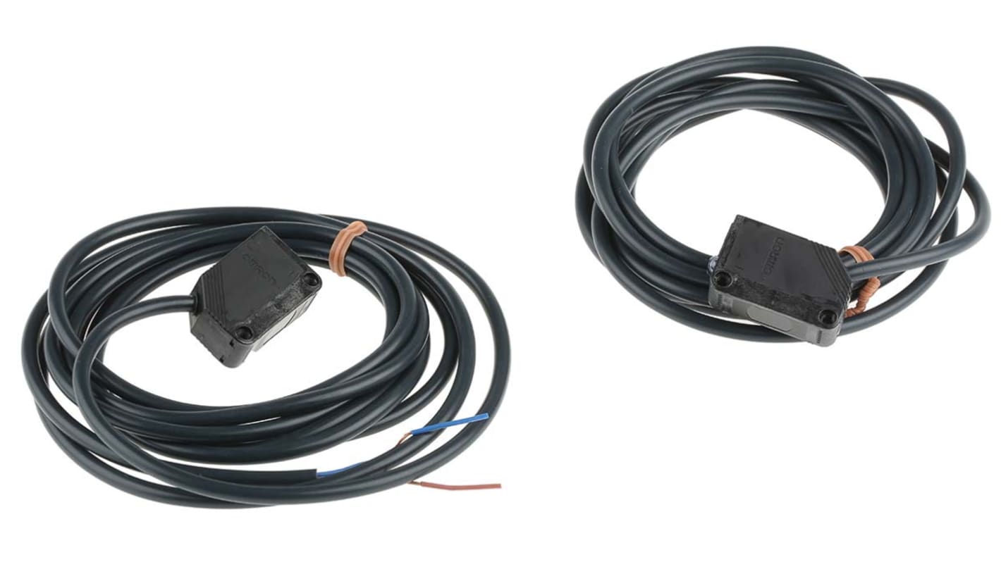 Sensore fotoelettrico Omron E3ZT812M, rilevamento fino a 15 m, uscita PNP, grado di protezione IP67, temperatura operativa -25/+55 °C.
