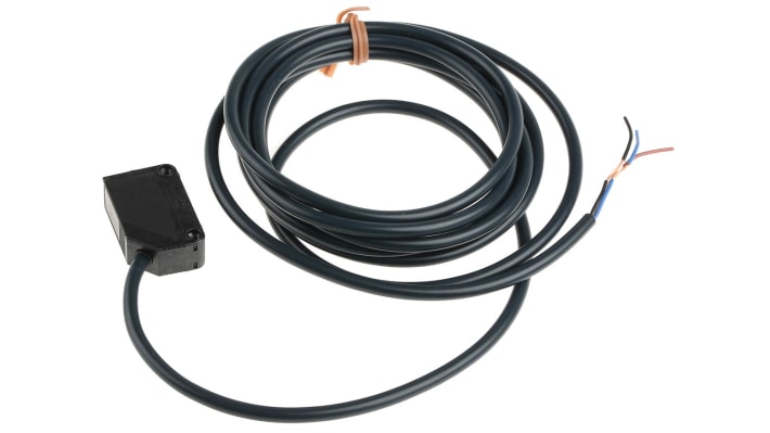 Omron E3ZD822MOMS, sensore fotoelettrico rettangolare a scansione diffusa, rilevamento fino a 1 m, uscita PNP, grado di protezione IP67.