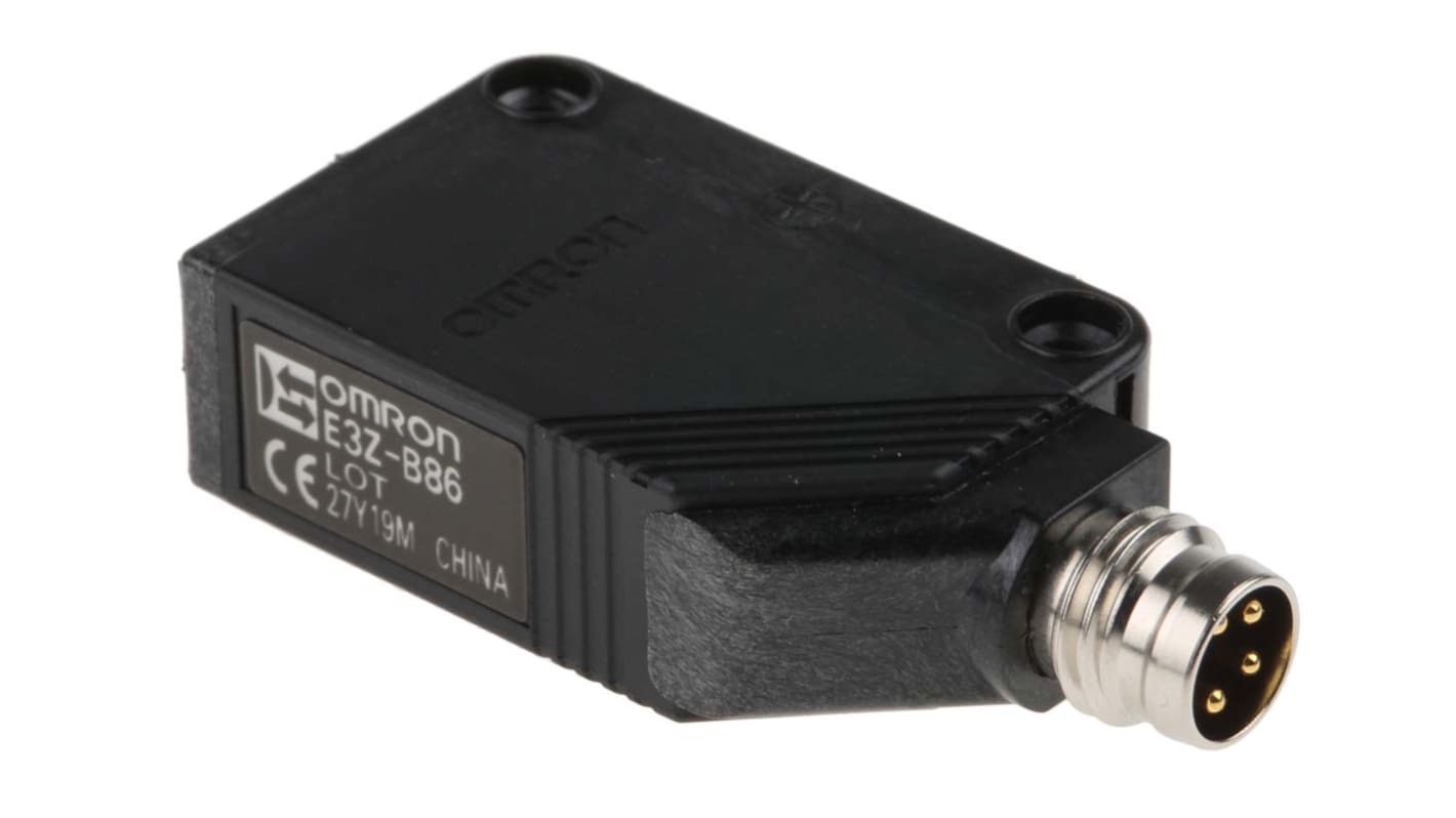 Omron E3ZB86, sensore fotoelettrico rettangolare a retroriflessione, rilevamento 100-500 mm, IP67, montaggio a flangia.
