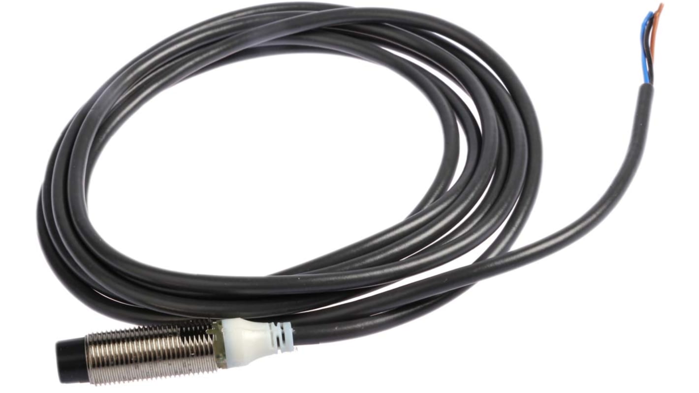 Omron E2AM12KN08WPC12M, sensore di prossimità cilindrico NPN M12, rilevamento 8 mm, alimentazione 12-24 V c.c., IP67, lunghezza 50 mm.