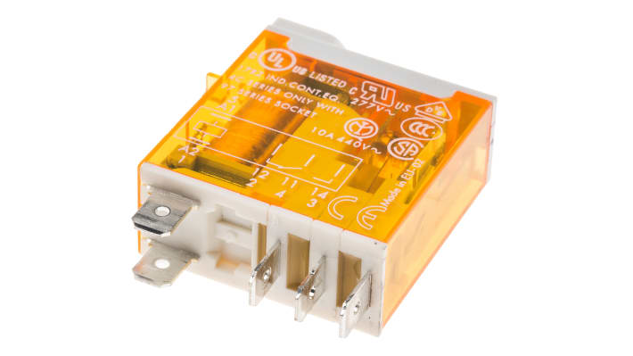 Finder 46.61.8.110.0040, relè di potenza SPDT, bobina 110V, corrente 25A, dimensioni 32,8x29x12,4 mm, montaggio a innesto.