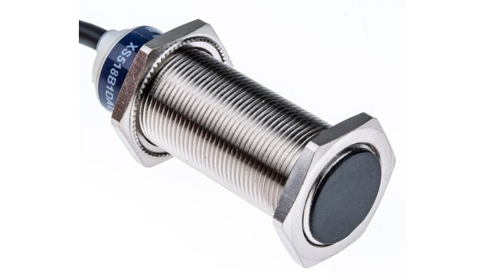 Sensore di prossimità induttivo XS518B1DAL2, M18 x 1, rilevamento 5 mm, 12-48 V c.c. per applicazioni industriali. Resistente agli urti, IP68/IP69K. Compatibile con PLC.