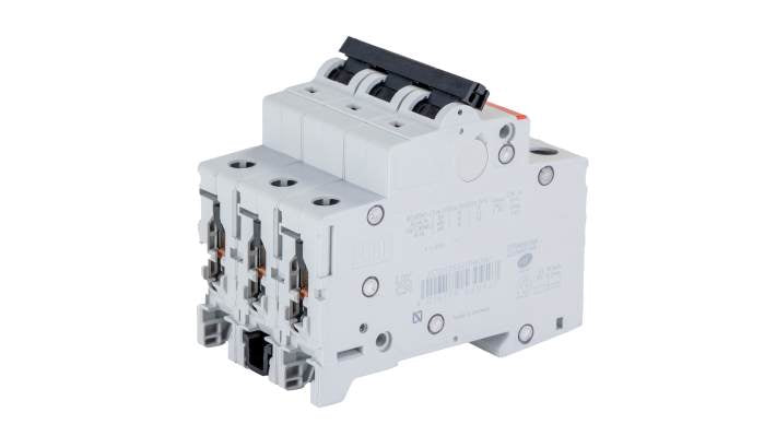 Interruttore magnetotermico ABB S203-D16, 3 poli, 16A, montaggio su guida DIN, dimensioni 52.5x88x69 mm, conforme a BS EN 60898.