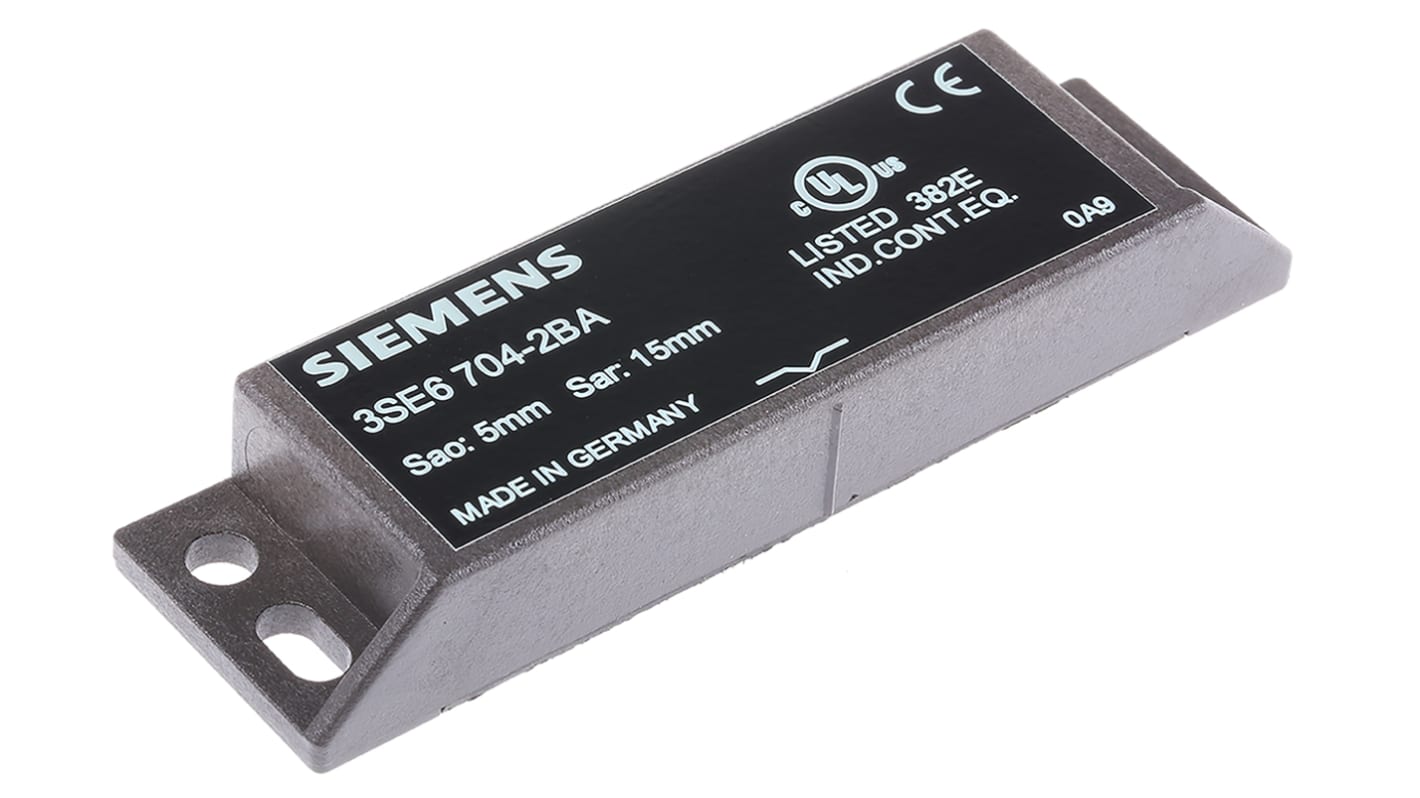 Interruttore di sicurezza senza contatto Siemens 3SE6704-2BA, design rettangolare, grado di protezione IP67, dimensioni 37x15 mm.