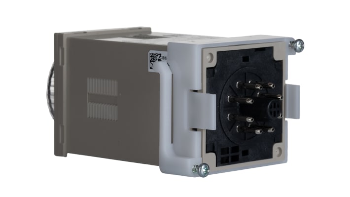 Regolatore di temperatura On/Off Omron E5C2-R20K, alimentazione 100-240 V, montaggio a pannello, dimensioni 48 x 48 mm.