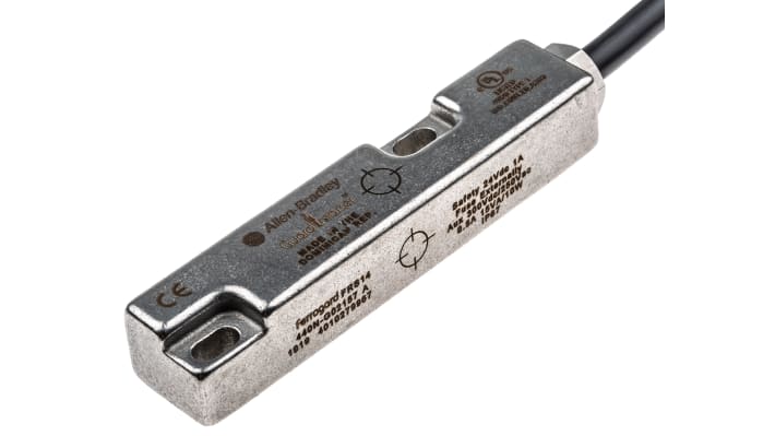 Interruttore di sicurezza magnetico Allen Bradley Guardmaster 440N-G02157, 24V cc, acciaio inox, protezione IP67, dimensioni 90x19x16 mm.