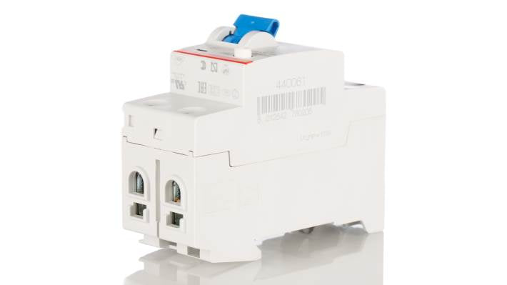 Interruttore differenziale ABB F202 AC-63/0,03, 2 poli, 63A, 30mA, montaggio su guida DIN, per protezione guasti a massa.