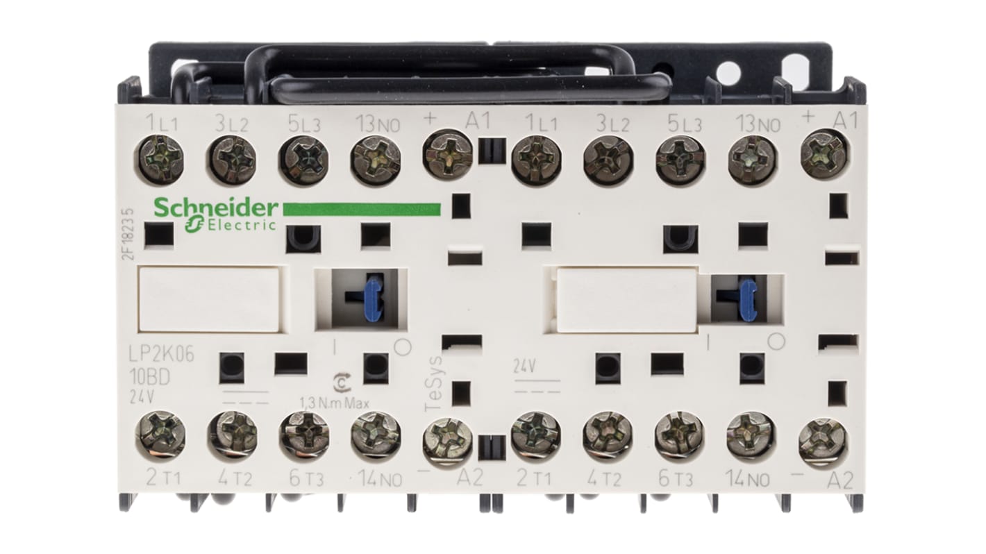 Teleinvertore reversibile Schneider Electric LP2K0610BD, 3 poli, 3 kW, 24 V c.c., dimensioni 58x90x57 mm.