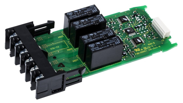 Modulo a relè Omron K34-C2, dimensioni 101,2x112x48 mm, alimentazione 10 V c.c., compatibile con strumenti K3HB. Grado di protezione IP66.