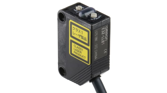 Sensore di distanza rettangolare Omron E3ZLL812M, rilevamento 20-300 mm, uscita PNP, grado di protezione IP67.