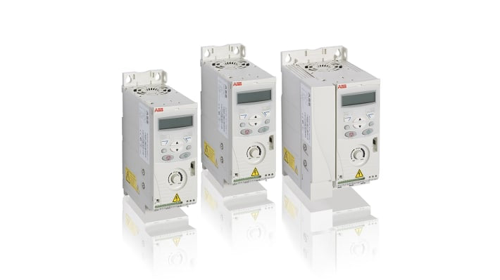 Inverter ABB ACS150-03E-04A1-4, 1,5 kW, 3 fasi, 400 V, montaggio modulare, dimensioni 142x70x239 mm, filtro EMC incluso.