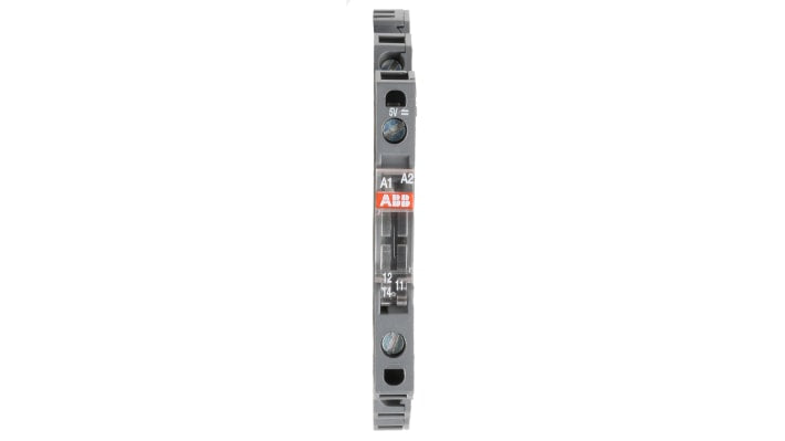 Relè d'interfaccia ABB RB121P-5VDC, bobina 5V cc, contatti SPDT, montaggio su guida DIN, dimensioni 70 x 6 x 75 mm.