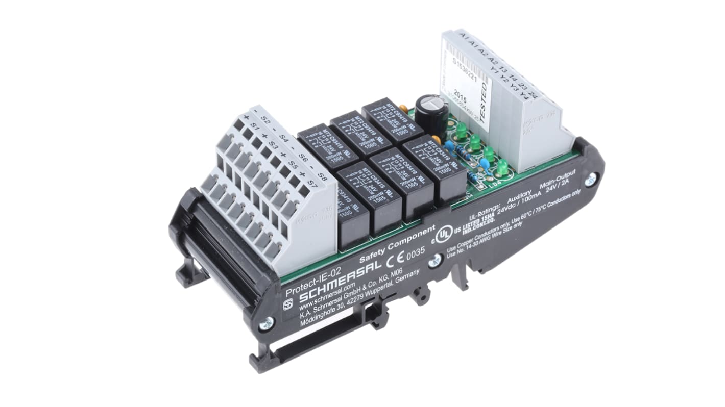 Modulo d'uscita Schmersal PROTECT-IE-02, 24 V c.c., 6 uscite, dimensioni 126 x 48 x 61 mm, montaggio su guida DIN, grado di protezione IP20.