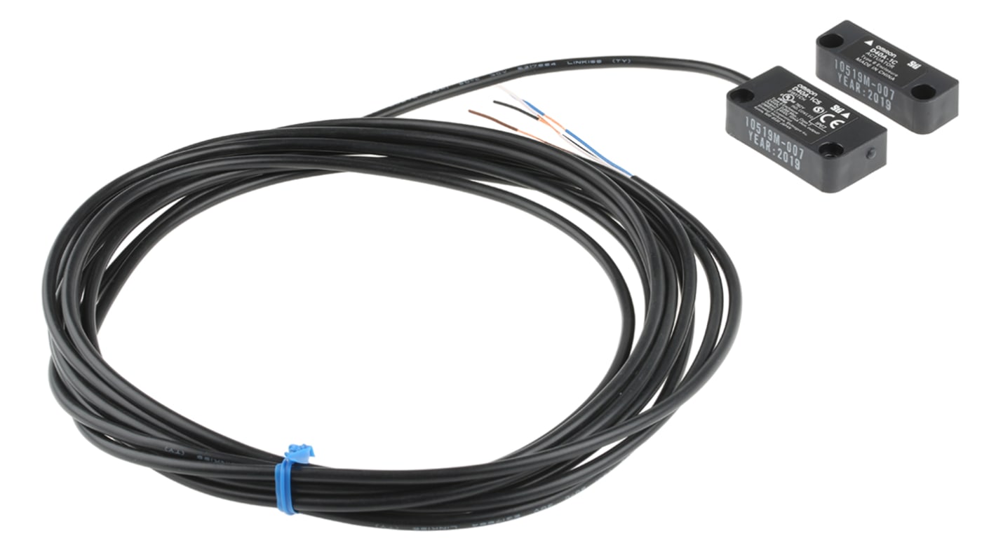 Interruttore di sicurezza senza contatto Omron D40A-1C5, 24V cc, attuatore magnetico, grado di protezione IP67, dimensioni 42x13x48 mm.