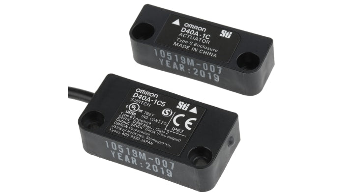 Interruttore di sicurezza senza contatto Omron D40A-1C5, 24V cc, attuatore magnetico, grado di protezione IP67, dimensioni 42x13x48 mm.
