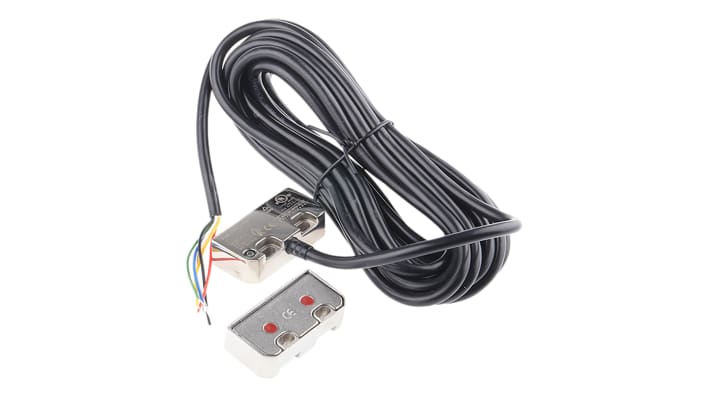 Interruttore di sicurezza senza contatto Omron F3S-TGR, custodia in acciaio inox, 24V cc, grado di protezione IP67, dimensioni 50mm x 51mm x 13mm.