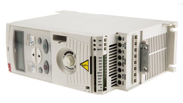 Inverter ABB ACS310-01E-04A7-2 per motori c.a., 0,75 kW, 230 V, 4,7 A, interfaccia Modbus, dimensioni 239x161x70 mm.
