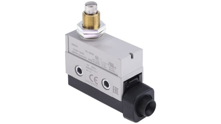 Interruttore di fine corsa chiuso Omron D4MC-5000, attuatore a pistone, grado di protezione IP67, montaggio a pannello.