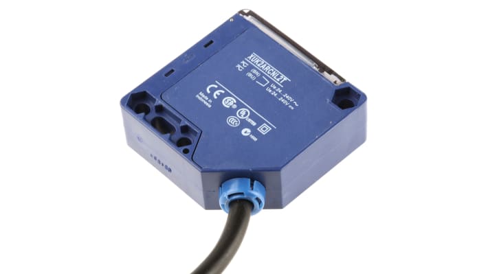 Sensore fotoelettrico compatto Telemecanique Sensors XUK2ARCNL2T, rilevamento fino a 30 m, dimensioni 50 x 50 mm, grado di protezione IP65.