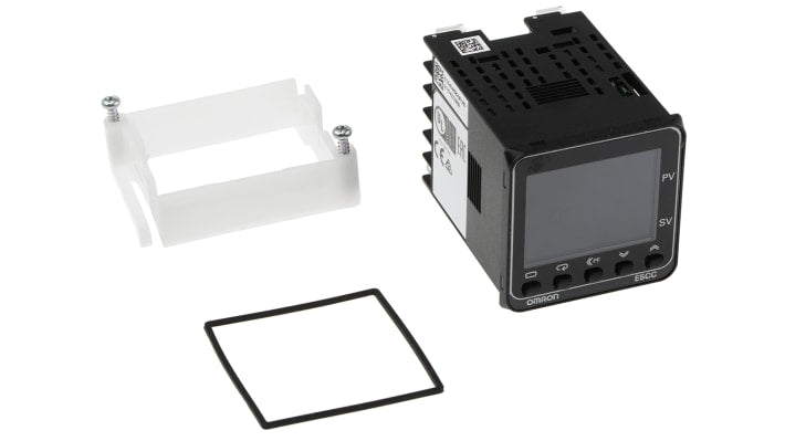 Termoregolatore PID Omron E5CC-QX3A5M-000, montaggio a pannello, dimensioni 48x48 mm, ingresso universale, gamma -200 a +2300 °C.