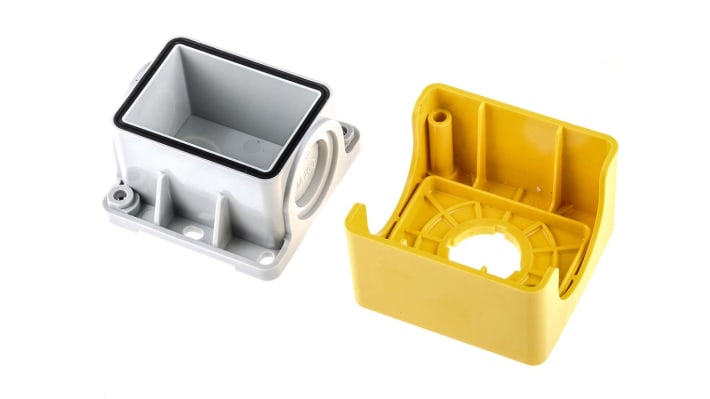 Scatola per pulsante ABB, IP66, con foro Ø 22mm, dimensioni 65x65x47.6mm, coperchio giallo, base grigia.