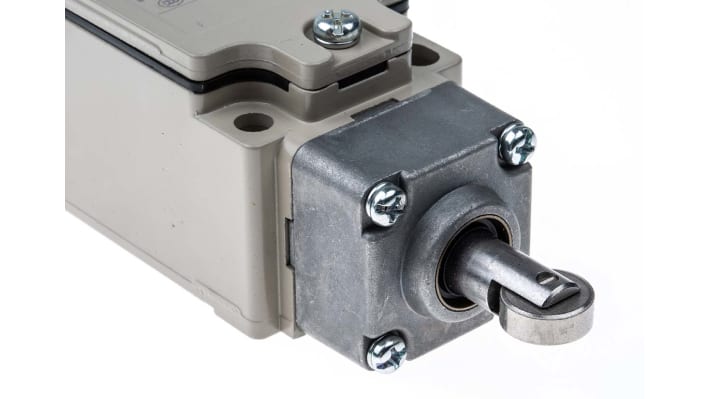 Interruttore di interblocco Omron D4B-4171N, custodia metallica, protezione IP67, dimensioni 97x40x43 mm, durata 30 milioni di cicli.