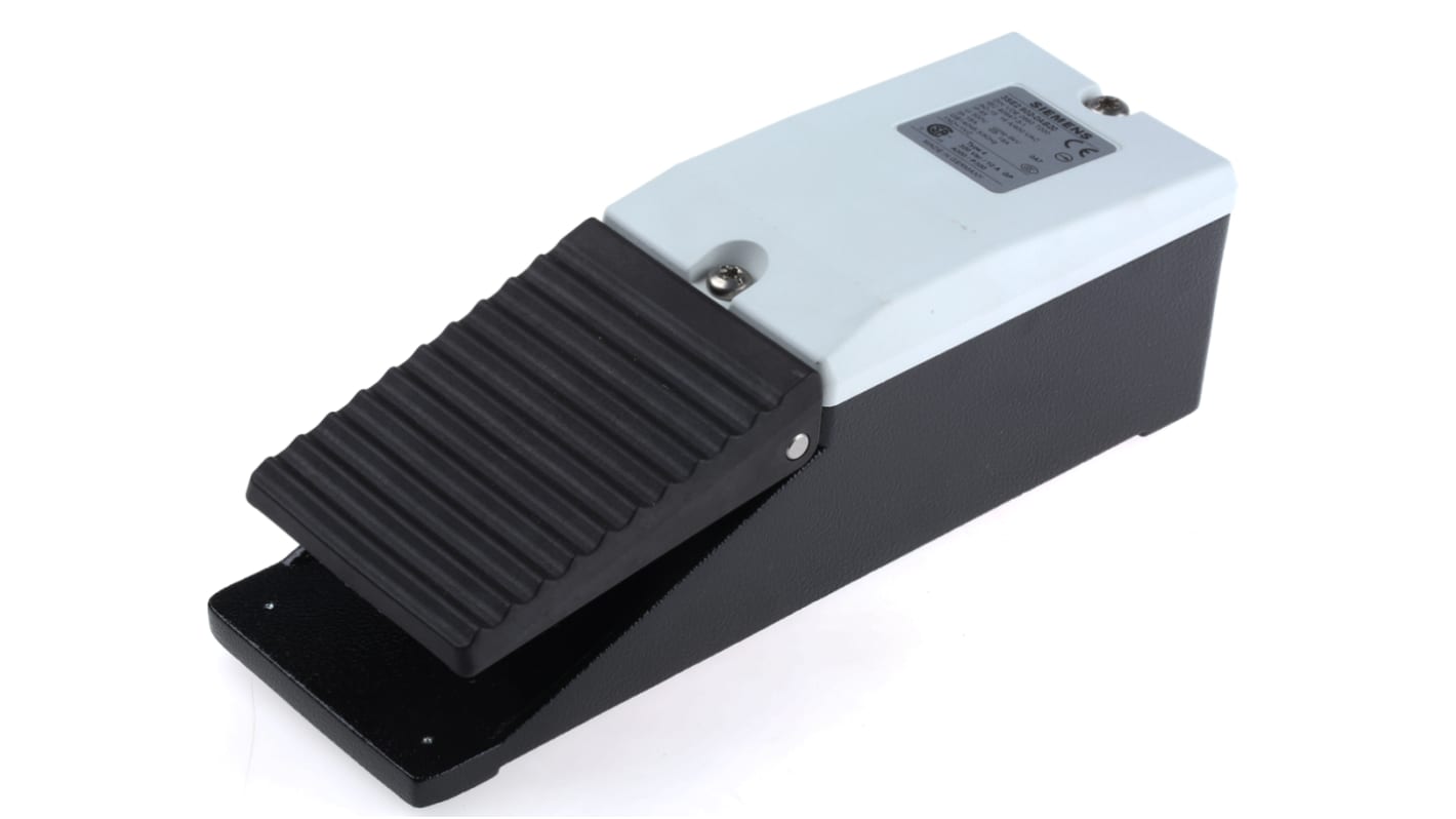 Interruttore a pedale momentaneo Siemens 3SE2902-0AB20, SPDT, IP65, alluminio, dimensioni 220 x 70 x 61 mm, per fissaggio a pavimento.