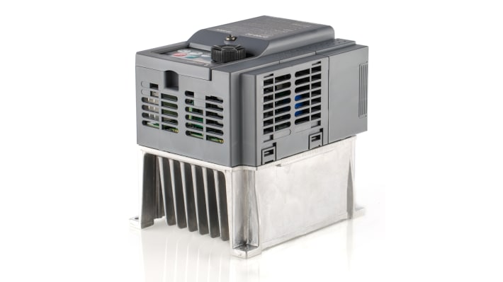 Inverter trifase Mitsubishi Electric FR-D740-080SC-EC, potenza 3,7 kW, dimensioni 128x165.5x108 mm, interfaccia ModBus, grado di protezione IP20.