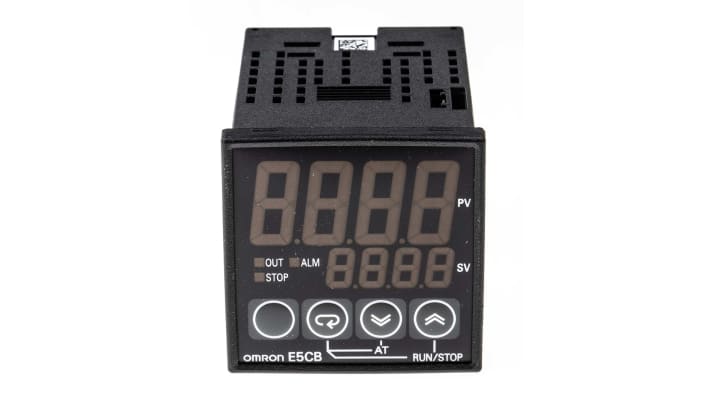 Termoregolatore PID Omron E5CB-Q1P AC100-240, dimensioni 48x48 mm, montaggio a pannello, uscita SSR, grado di protezione IP66.