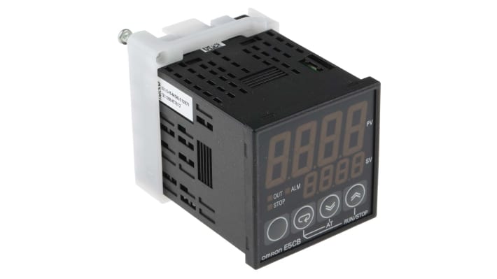 Termoregolatore PID Omron E5CB-Q1TC, alimentazione 100-240 V, dimensioni 48x48 mm, con uscita SSR e display LED.