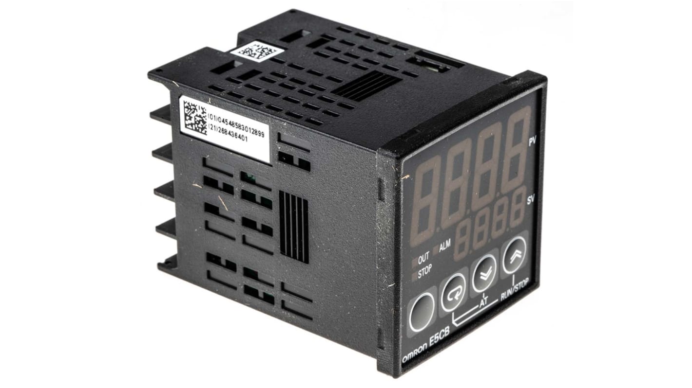 Termoregolatore PID Omron E5CB-Q1TCD, 24 V, montaggio a pannello 48x48 mm, con uscita SSR e display LED. Grado di protezione IP66.