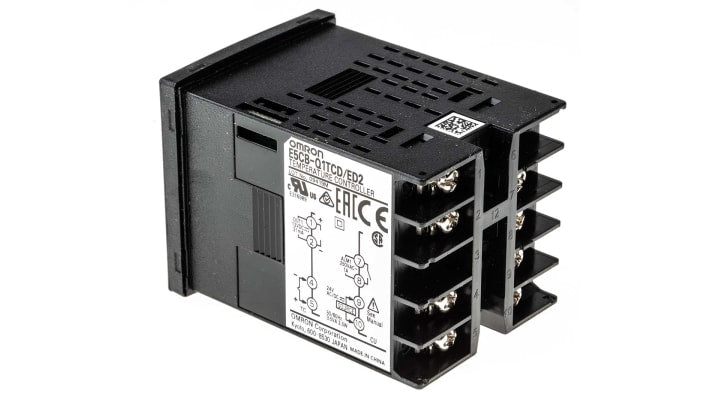 Termoregolatore PID Omron E5CB-Q1TCD, 24 V, montaggio a pannello 48x48 mm, con uscita SSR e display LED. Grado di protezione IP66.