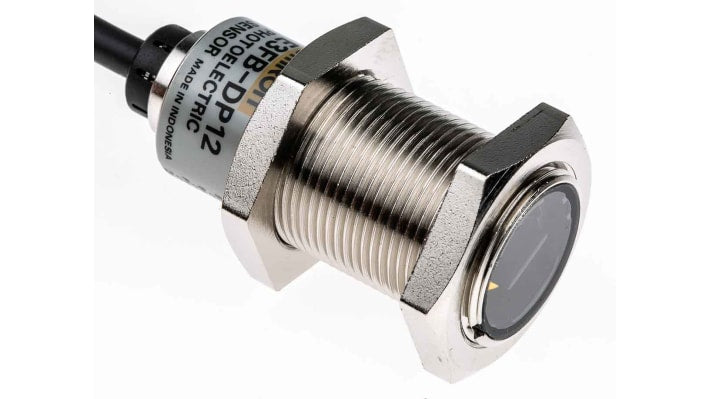 Sensore fotoelettrico cilindrico Omron E3FBDP122M, rilevamento 300 mm, uscita PNP, design compatto, grado di protezione IP67/IP69K.