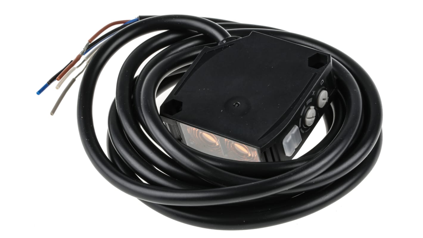 Omron E3JK-DR11 2M, sensore fotoelettrico rettangolare a diffusione con rilevamento fino a 2,5 m e uscita a relè.