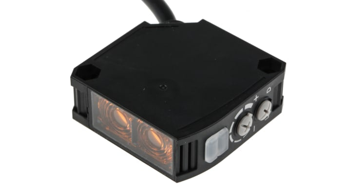 Omron E3JK-DR11 2M, sensore fotoelettrico rettangolare a diffusione con rilevamento fino a 2,5 m e uscita a relè.