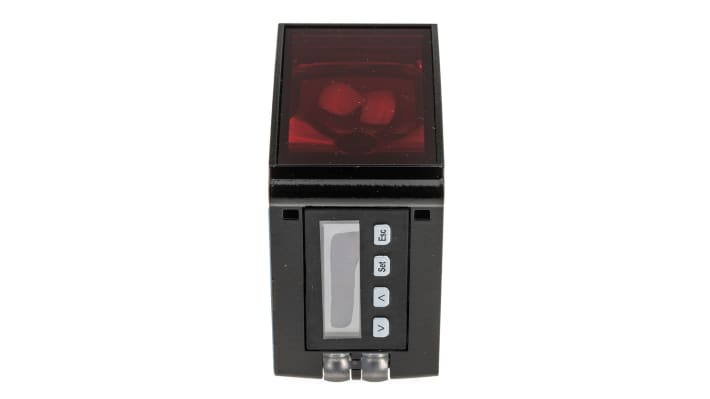 Sensore Sick DS50-P1122, rettangolare con soppressione di sfondo, rilevamento 200 mm - 10 m, montaggio a pannello, IP65.