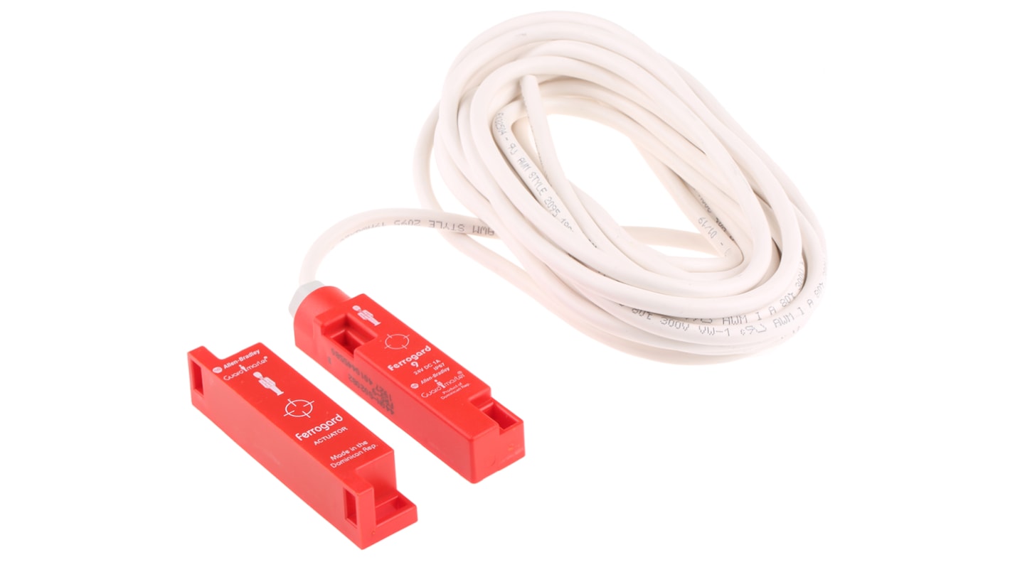 Interruttore di sicurezza senza contatto Allen Bradley Guardmaster 440N-G02082, 24V cc, grado di protezione IP67, dimensioni 84x16x19 mm.