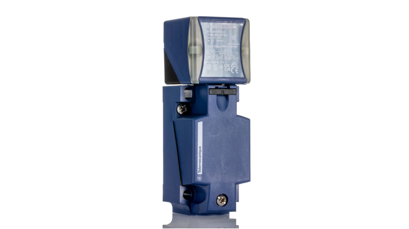 Sensore di prossimità induttivo Telemecanique XS7C4A1DPG13, 15mm, 12-48V cc, IP67, per applicazioni industriali.