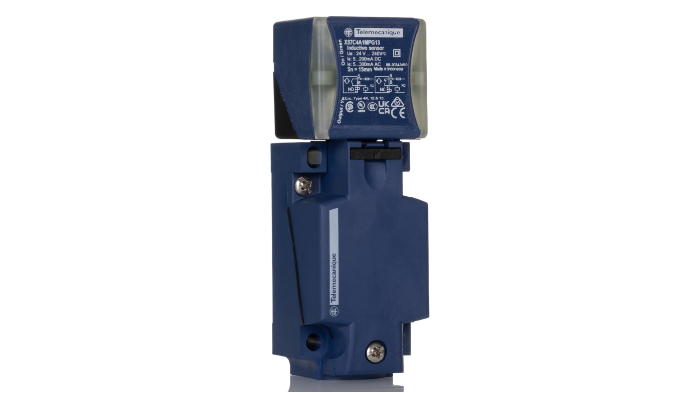Sensore di prossimità induttivo Telemecanique XS7C4A1MPG13 con rilevamento 15 mm, 20-264 V c.a./c.c. per industria e logistica.