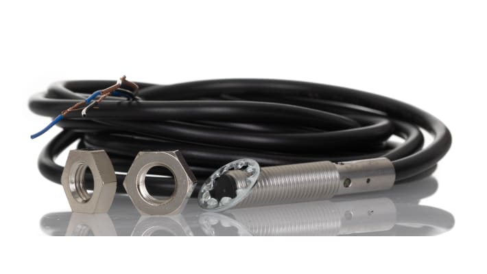 Sensore di prossimità cilindrico PNP Omron E2B-S08KS02-WP-B1 2M, rilevamento 2 mm, custodia in acciaio inox, IP67, montaggio a filo.
